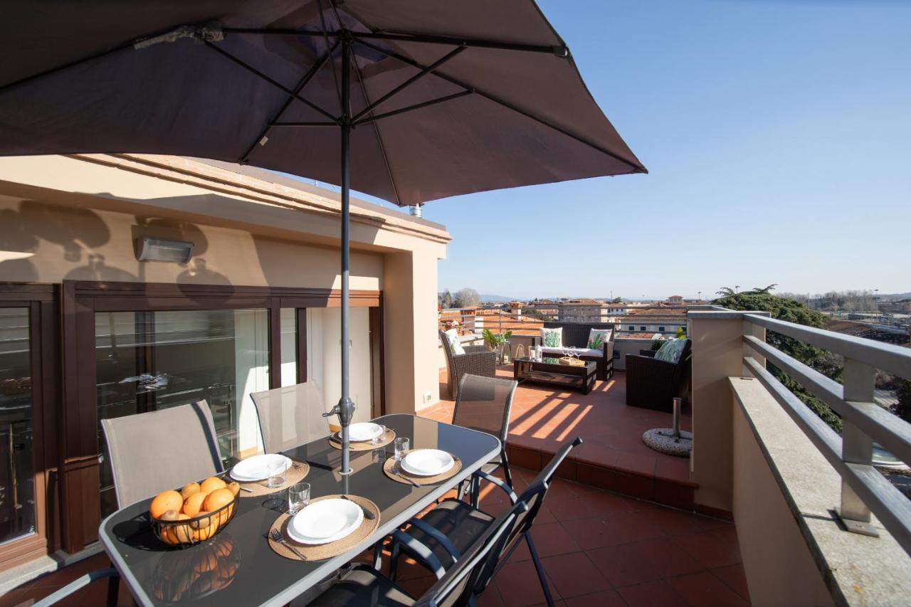 Rooftop Delight With Terrace Lucca Dış mekan fotoğraf